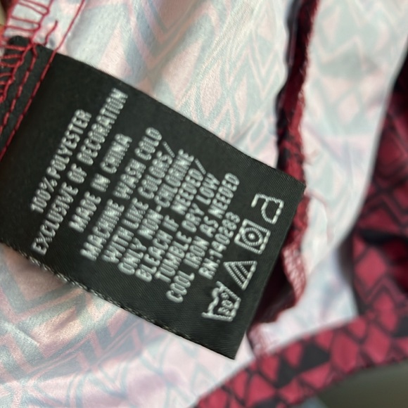 Beautiful Giant Men’s lightweight jacket in red/black - Picture 11 of 12